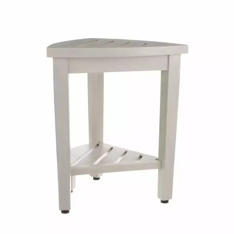 Tabouret de douche d'angle compact en teck avec étagère, finition blanchie à la chaux
